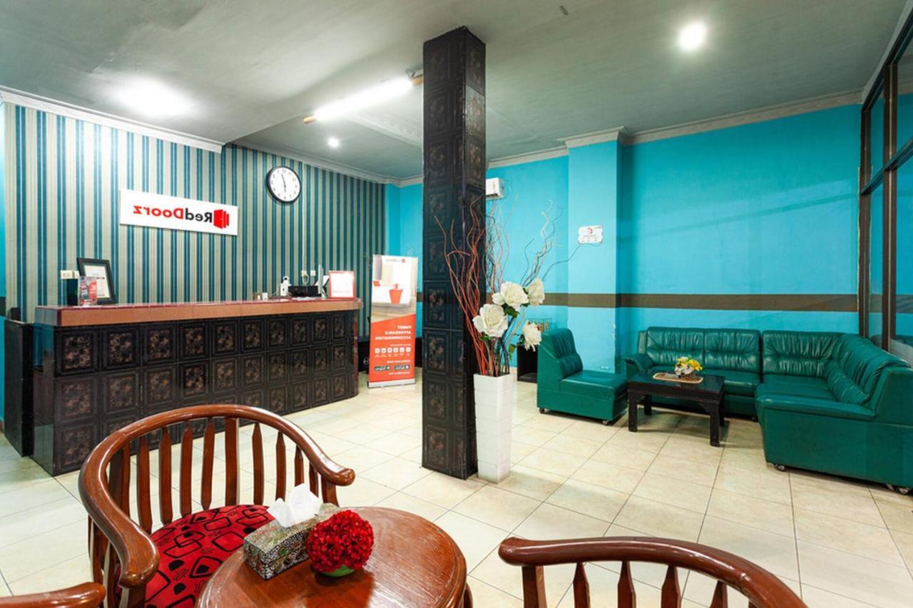 Reddoorz Near Yuki Simpang Raya Mall Medan 2 Екстериор снимка
